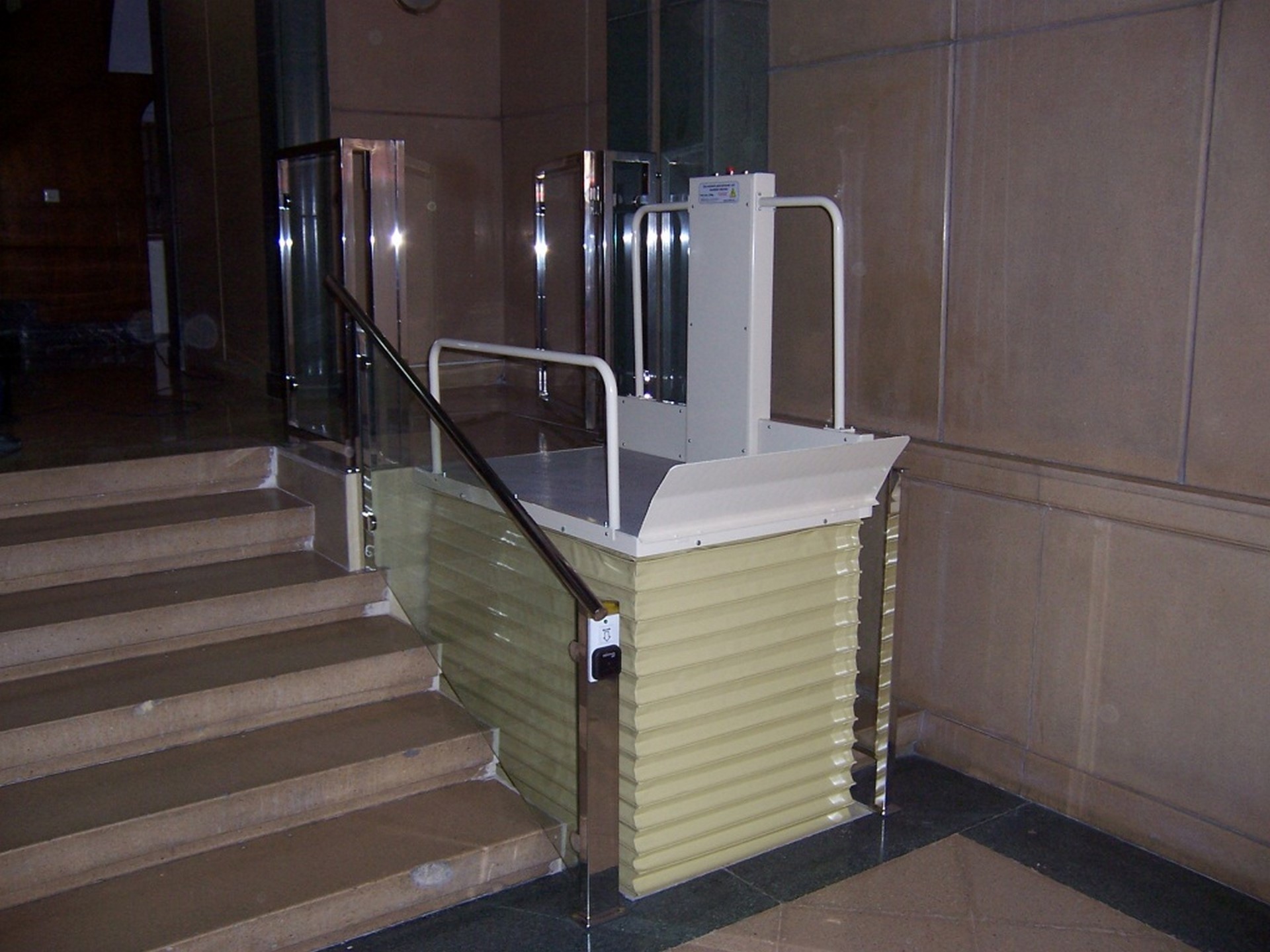 Imagen de plataforma elevadora MUNTIJERA